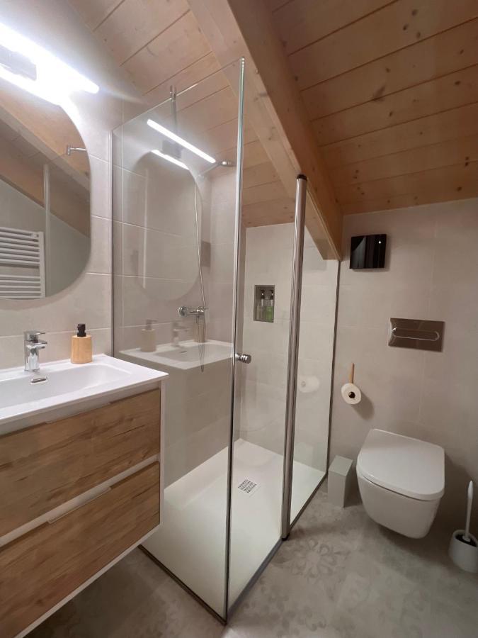 Apartamentos Turisticos: Tu Casa En Sahun Eksteriør billede